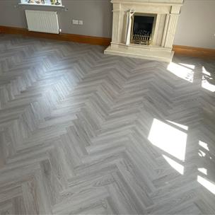 Unveiling Nottingham's Beauty with 'Pearl Oak' LVT - Carpet Style